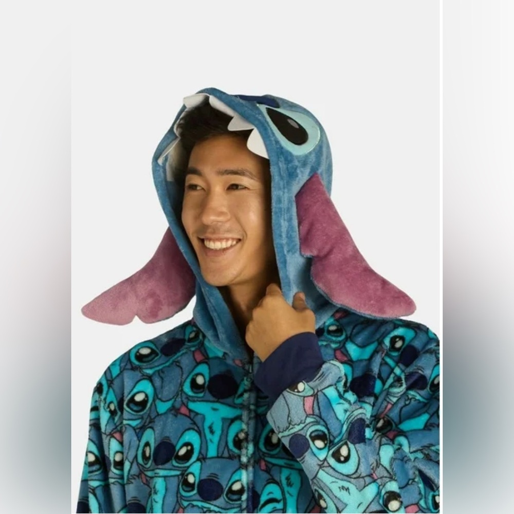 Disney Stitch Blue Character Hooded Blanket
PTP 26”, Length 65”Unisex size M - Picture 8 of 11